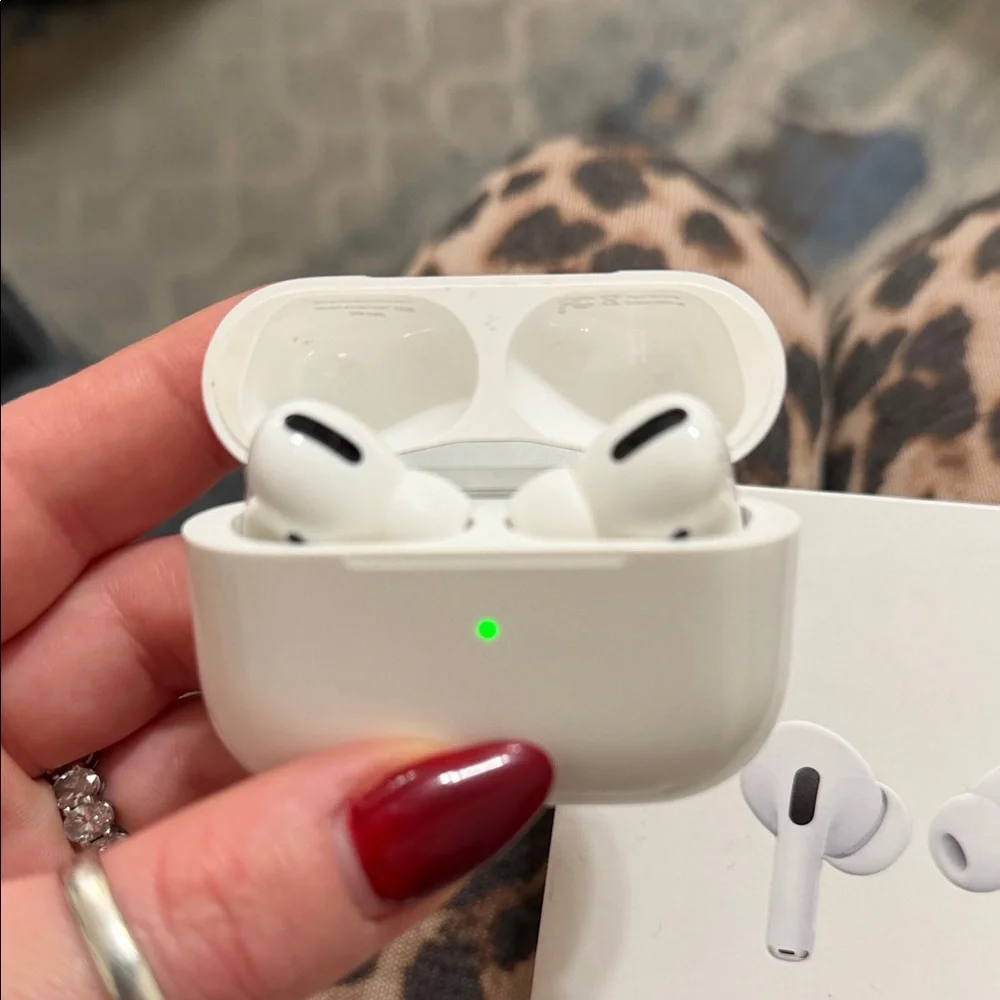 Apple AirPods Pro with White Charging Case